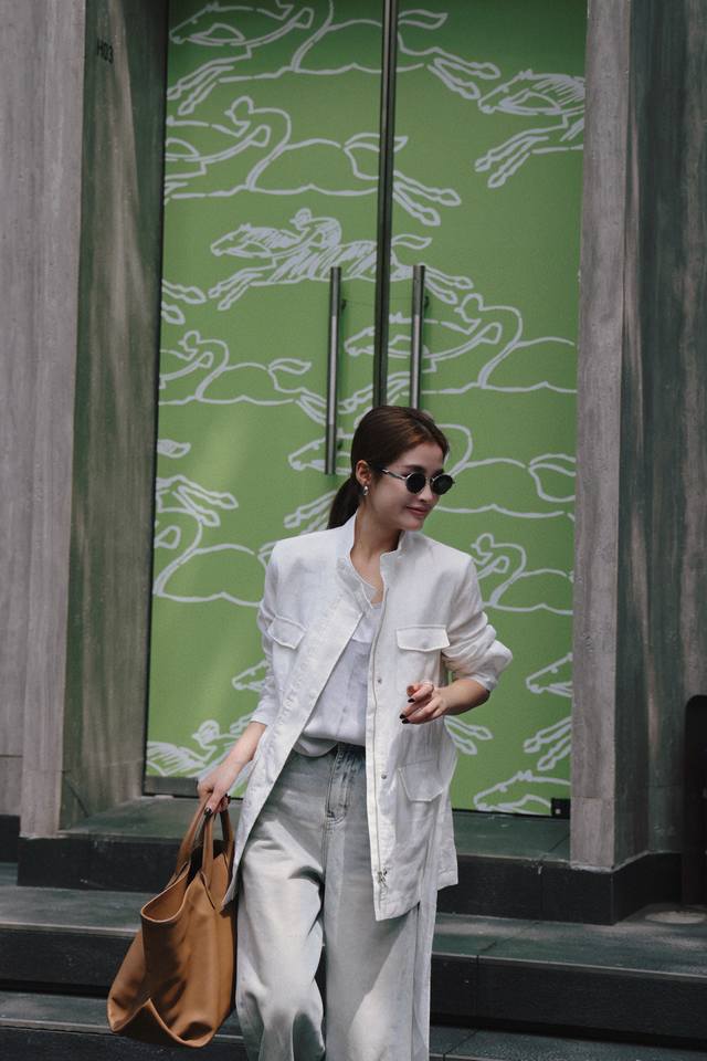 秋季独家原创高版轻奢老钱风气质100亚麻立领多口袋收腰工装外套 硬朗工装风与柔软古朴亚麻碰撞，随性自然的大美，不刻意的松弛感，上身主打一个低调的老钱穿搭，就是让