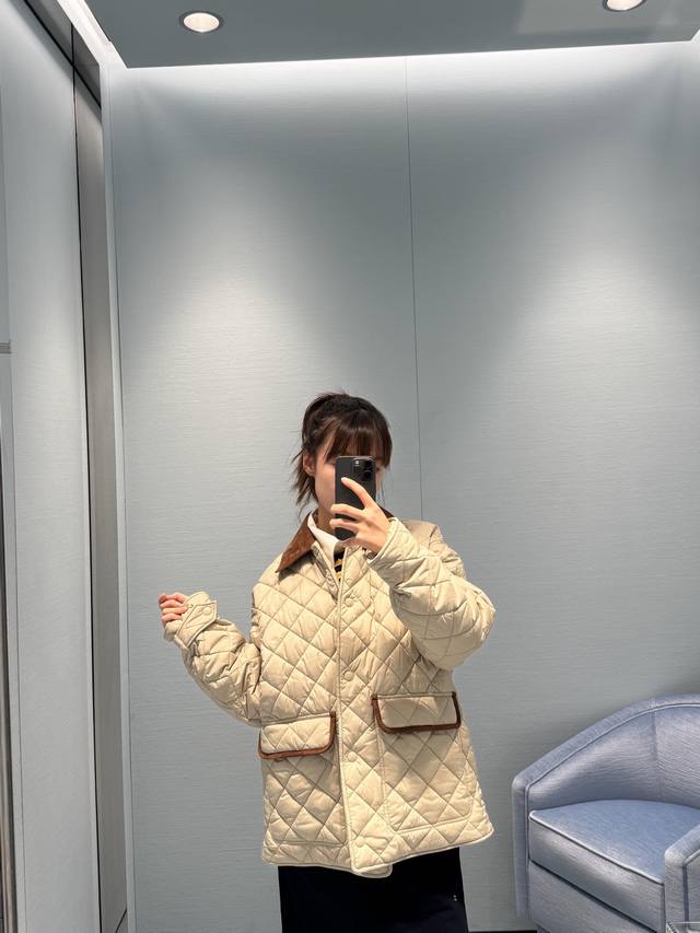Sml Miumi* 25Fw早秋新款 温暖少女感减龄奶油杏间棉菱格棉服外套丨独家Yb开发！高版出品！原版定制面料！牛皮绒皮质翻领设计，下摆可开衩设计！进口机压