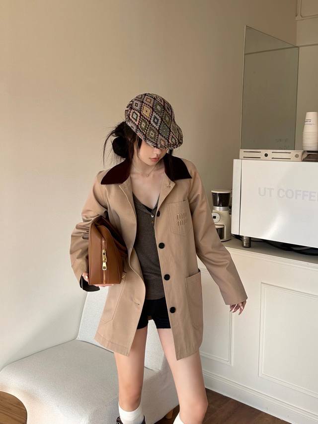 25Ss秋冬新款Miu休闲款宽松版外套 版型百搭不挑人上身美的不要不要的！ 定制辅料 完美做工品质看细节 高品质 尺码Sml