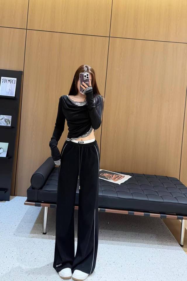 Miu* 设计字母刺绣拼接高腰显瘦阔腿直筒百搭拖地裤 黑色 白色 码数：Sml