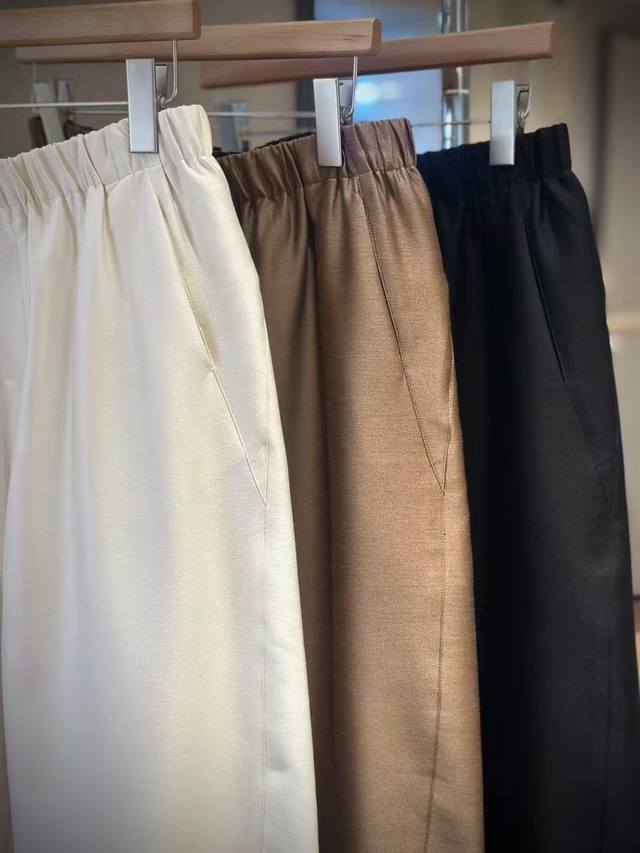 早秋新款三色丝毛九分裤，百搭跑量款 码数：S-Xl 颜色：香槟 黑 米白 面料：丝毛