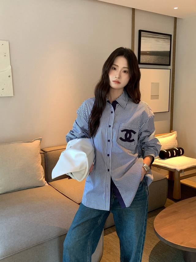 小香 双C贴布口袋条纹衬衫 藏蓝色撞色搭配很有设计感 超高颜值 图色