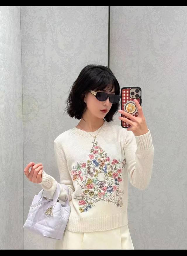 新款Dio* 五角星刺绣重工针织上衣