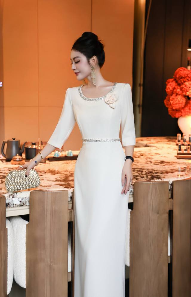 秋冬新款钉珠连衣裙 品牌：土耳其系列 颜色：白色 玫红色 码数：M一Xxxxl