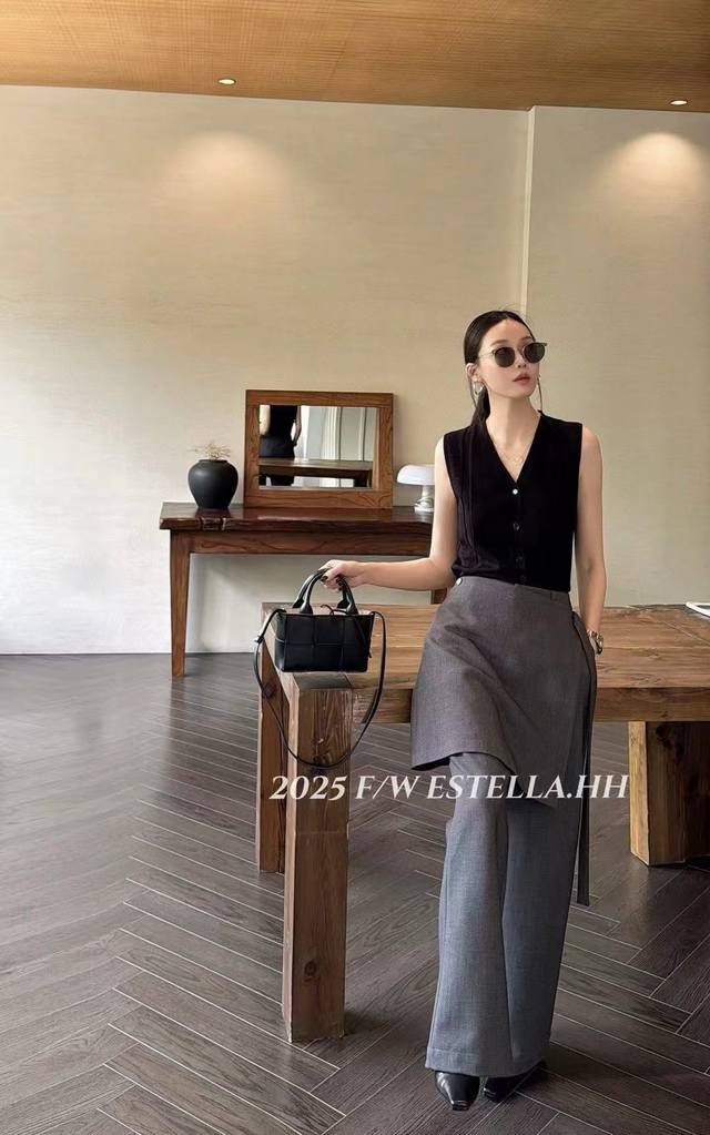 爆款设计感屁帘阔腿裤 自带时髦小心机~ 不对称屁帘拼接，打破常规，走路带风超吸睛 阔腿剪裁藏肉显腿长，多色可选适配各种穿搭，职场出街都能穿，时髦精速锁Smlxl