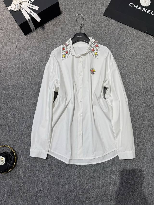 个性花钻领阔衬衫！ 简约又时尚！重工花钻装饰领阔版型显瘦气质款长袖衬衫！谁拿谁补单 Smlxl