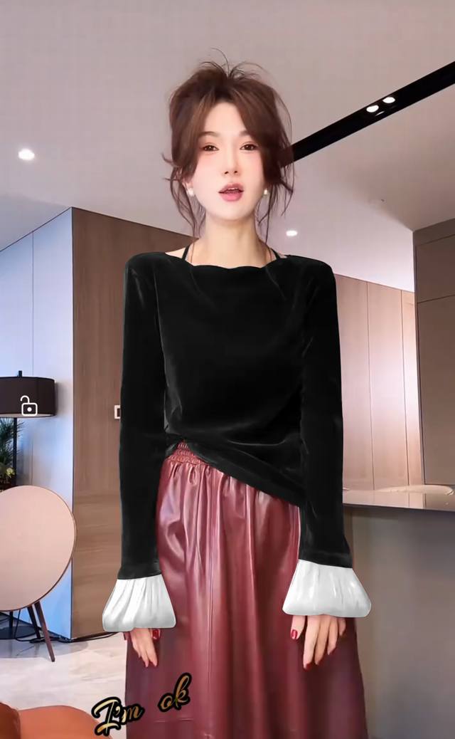 秋品上新现货 撞色喇叭袖植绒小衫 精美波浪领俏皮减龄 轻奢精致通勤百搭日常 面料：弹力植绒 颜色：黑色，咖色，酒红 码数：S-Xl