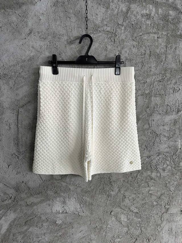 Casablanca 2025Ss 钩针毛衣短裤 定制面料 65%棉+35%尼龙 进口机高密度钩针针织 后期手工缝合拼接 每件衣服要织4个小时工时 Size：S