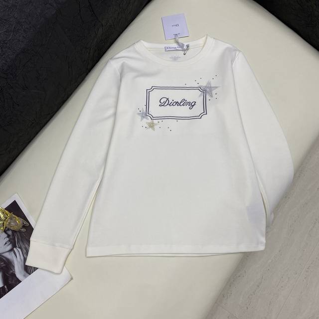 新品 实拍 Dr 秋季新款圆领打底衫；采用棉面料质感柔软细腻；定制洗水麦辅料齐。版型合身上身效果舒适好看！ 碼数 S-M-L