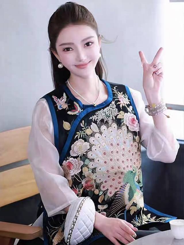 秋冬爆款重工醋酸绣孔雀马夹