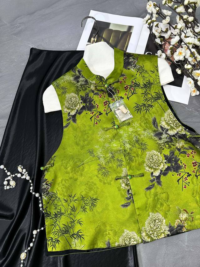 上新 新款新中式国风双面穿手工盘扣提花马甲 颜色：绿色 码数：S～Xl