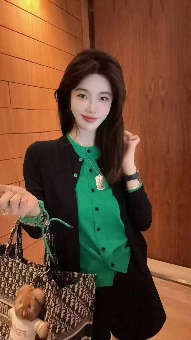 秋款上新33羊毛圆领纽扣开衫 均码