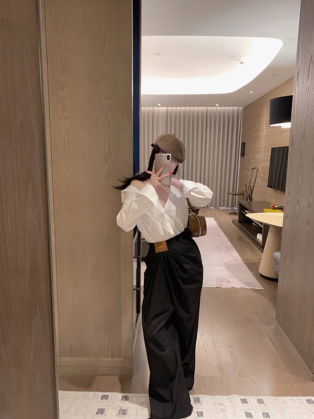 Sml 早秋新款 Loew*订制Logo字母皮牌褶皱麻棉长裤