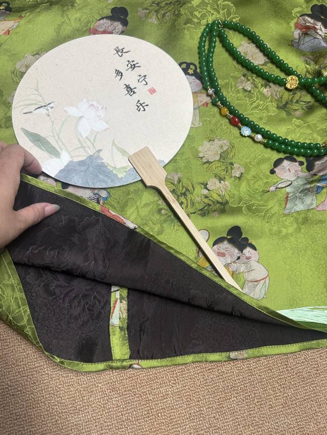 人丝香云纱黑底特殊工艺更显特别采用牡丹如意胚布唐宫美人图更显灵动单色四码Smlxl