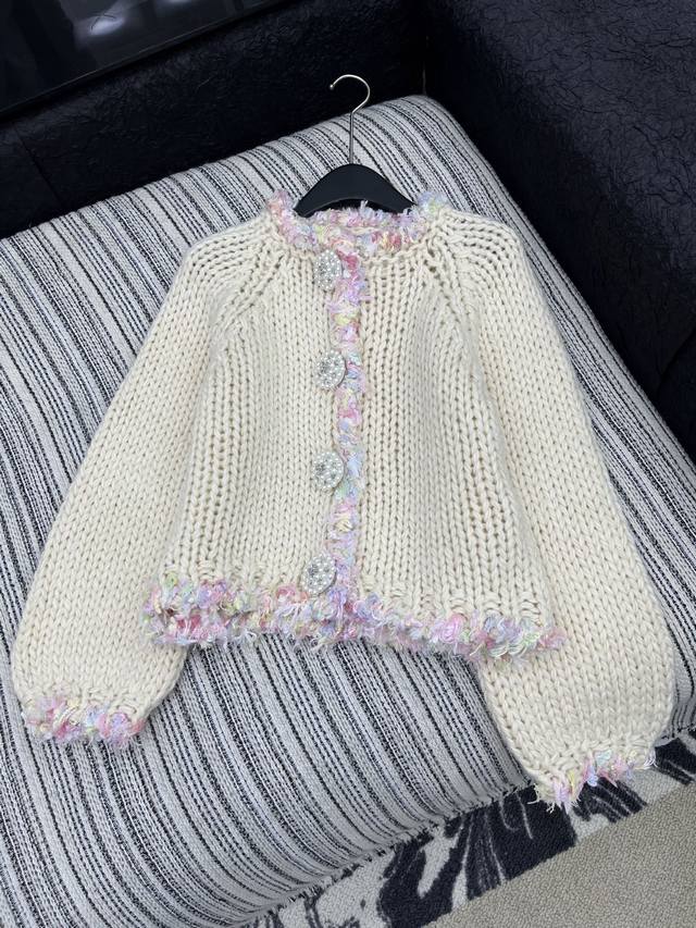 爆款现货 原单品质 Chan*｜25中古系列重工手工大钻扣圆领外套 独家订制纱线 ，设计高级又时髦！1:1订制重工面辅料，增添时尚格调，纯欲系搭配和谐，百搭王炸