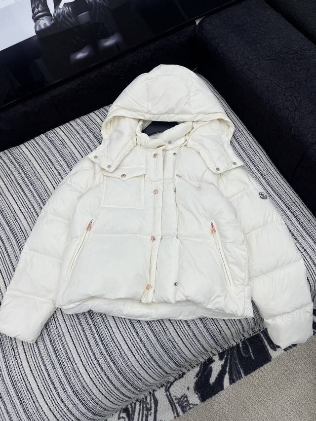 爆款现货 原版订制 Mon*｜25秋冬新品可拆卸带帽拼接羽绒服外套 面包服设计 90鹅绒 大工厂p订制压线设计！ 云朵般柔软的舒适感Yyds！ 可甜可盐气质少女