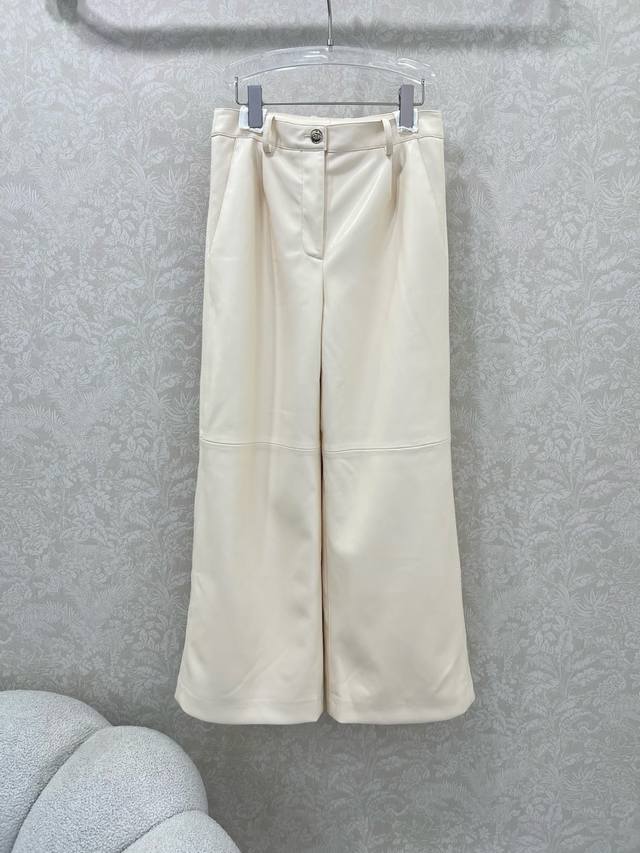 Chan*L 25新款进口小羊皮阔腿裤 定制Yb进口小羊皮材质 质感光泽 细腻有型 单粒扣双C字母徽标 凸显品牌格调 随便穿搭都出彩时髦 气质高级 天花板版本