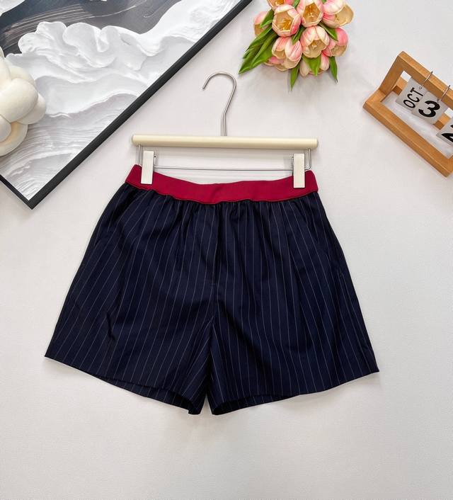 Miumiu25Fw早秋新款知性分子学院风小短裤丨独家Yb开发！高版出品！撞色罗纹腰带拼接设计甜酷兼备减龄穿搭。海军蓝条纹帅气又时髦经典版型不挑人上身巨显瘦！定