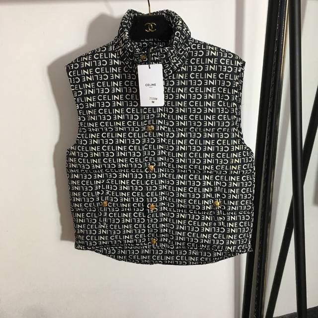 款号 6669 Celin*新款 满身字母印花立领无袖马甲 棉服外套，黑色，Sml， M码；胸围114，衣长62-70 .