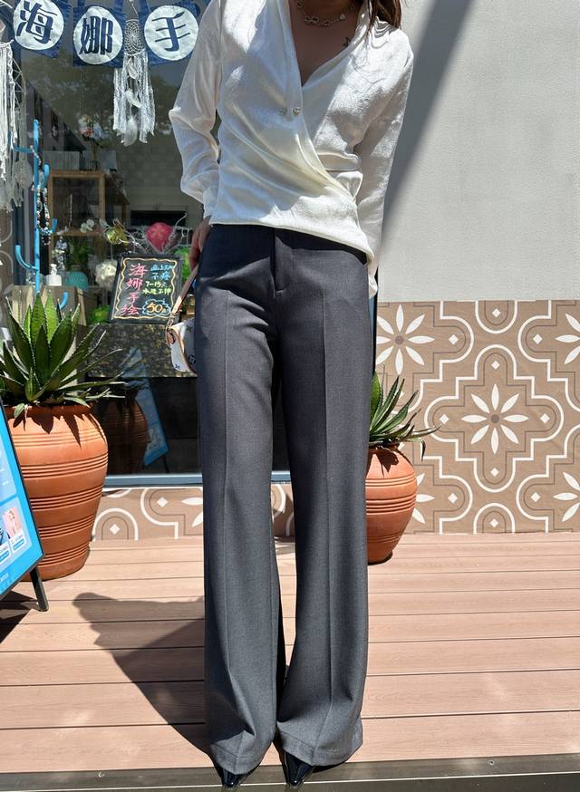 25秋冬上新 天丝羊毛直筒西裤 高货 精致西裤腰头 打枣细节 长腿神裤 面料：30%羊毛 20%天丝 50%聚酯纤维 颜色：黑色 灰色 白色 Smlxl