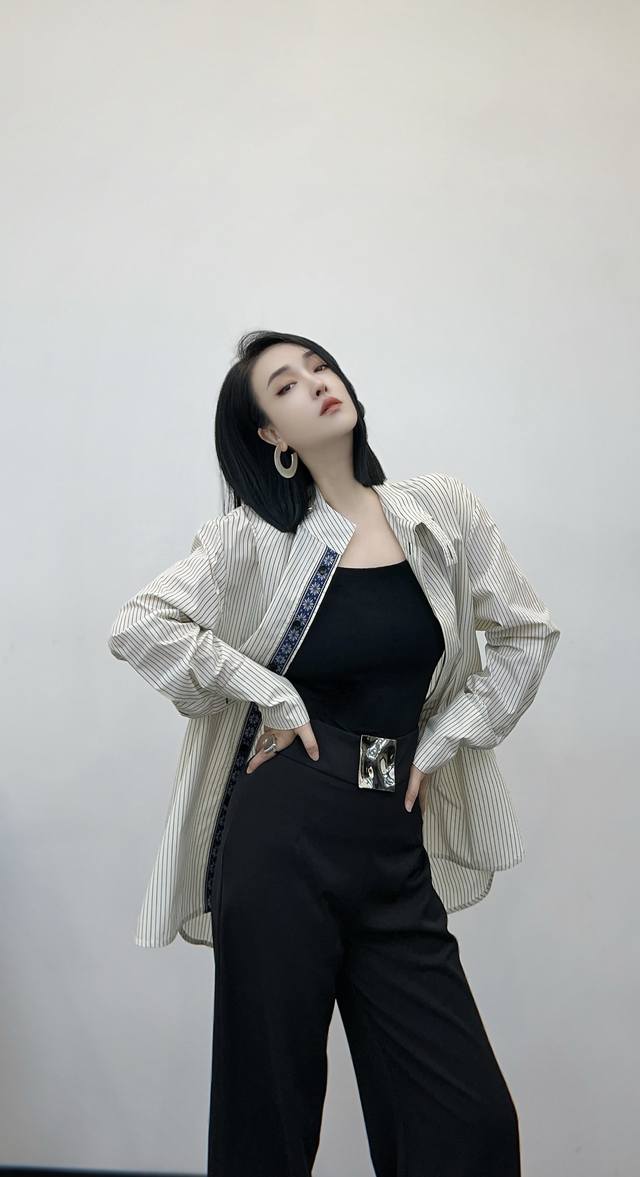 首批高品大货简约“万金油”大气简约拼接条纹衬衫 廓形长袖四季穿，搭配公式无限延续，街头风 法式慵懒感 斯文通勤 潇洒Boyish各种风格造型信手拈来，通勤时髦精