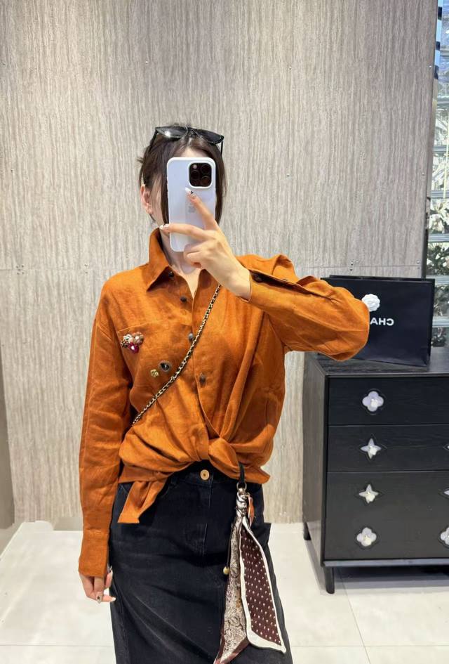 重磅100%亚麻钉花朵衬衣2色！高品质！2025早秋新款 时尚气质翻领单排针织扣单口袋钩花款亚麻衬衫2色Smlxl