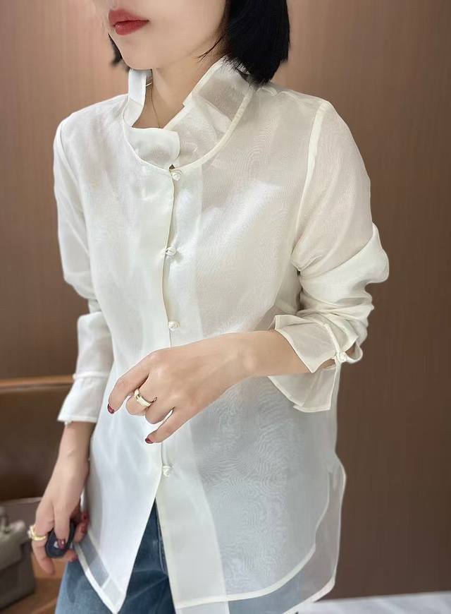 秋品翻单出货啦， 一年四季都穿，实穿性强，万能百搭神器 颜色：杏色，经典黑 面料：真丝欧根纱 双层 尺码：S～Xl