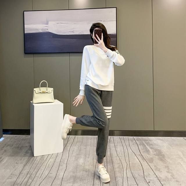 加绒加厚180 尺码：Smlxlxxl 颜色：黑＋灰、白+灰、白+黑 面料：高品质华夫格 随意搭配 爆款 上下可以错开 颜色可以错开