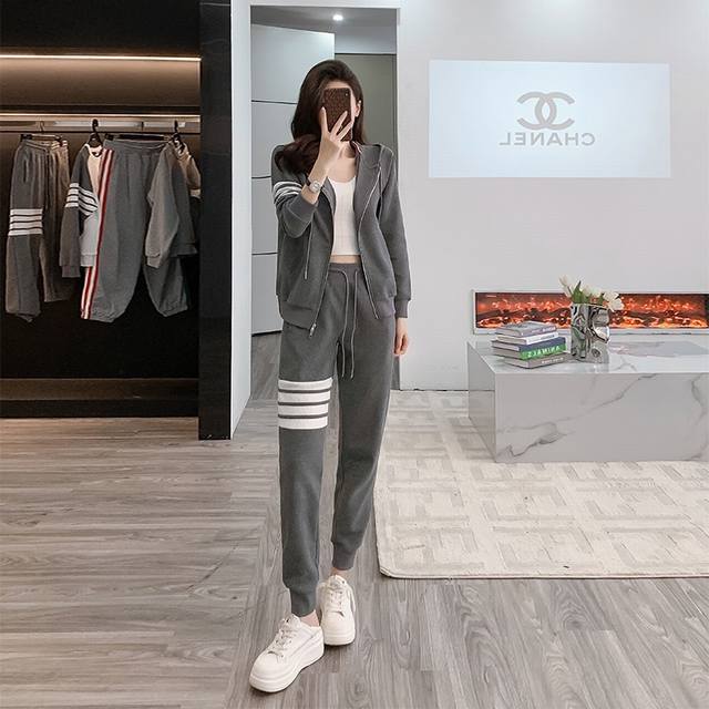 200加绒加厚 尺码：Smlxlxxl 颜色：黑＋灰、白+灰、白+黑 面料：高品质华夫格 随意搭配 爆款 上下可以错开 颜色可以错开