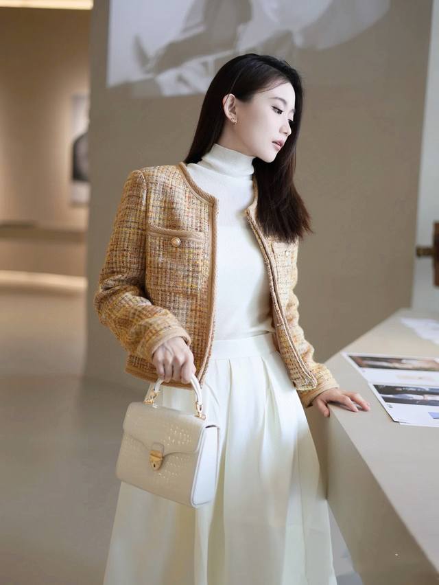 再出爆品！高阶彩点挑纱 重工编织带拼接，经典大牌箱型短款羊毛小香花呢外套，适应各种身形，上身时髦微空感超高级！连衣裙牛仔裤裤超百搭！Smlxl