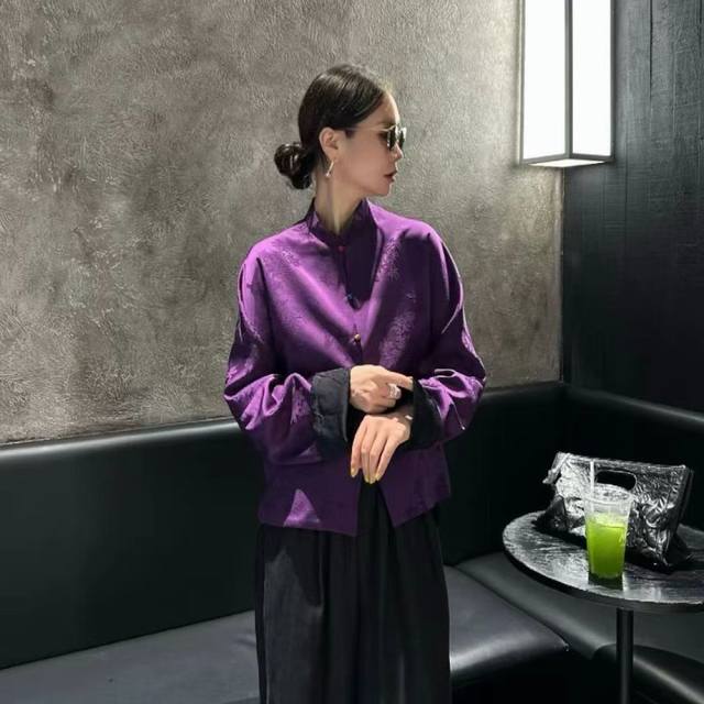 秋上新新中式气质提花时尚百搭显瘦短外套 三色四码 S M L Xl 红色 紫色 绿色