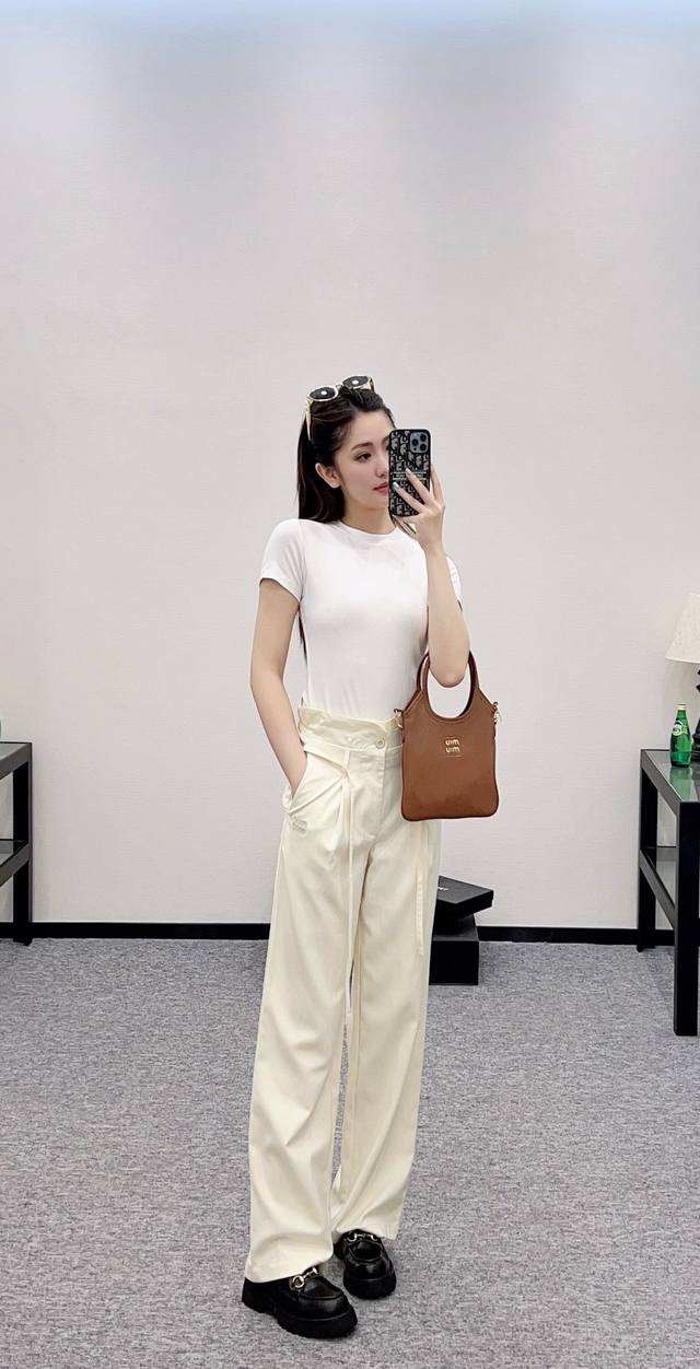 爆款现货 原单品质 Miu Mi*｜25新款系带花苞腰头休闲裤 立体字母贴布绣工艺 高订面料亲肤感更舒适 阔腿直筒版型包容性好 订制高品质面料质感休闲女神神器！