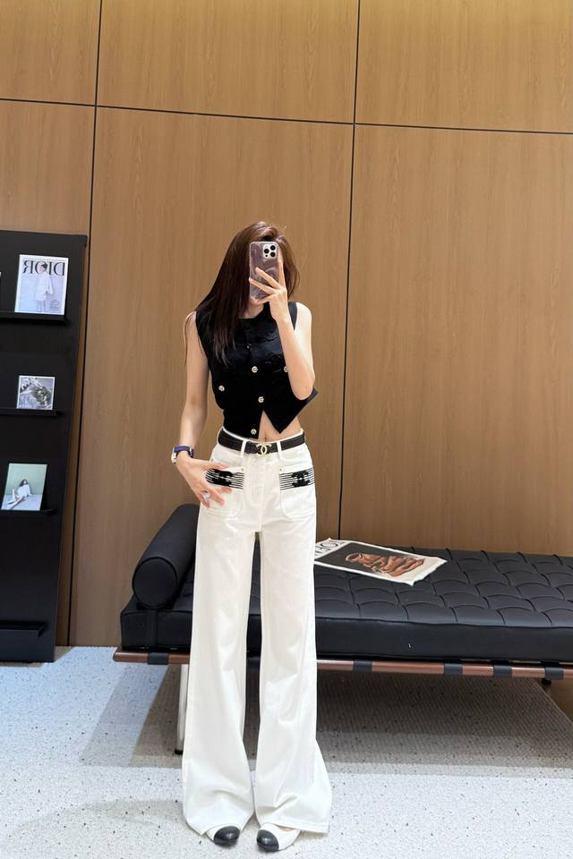 爆款现货 原单品质 Chane*｜2025双C双口袋装饰牛仔裤 配腰带 定制Yb斜纹棉牛仔材质 工艺洗水处理 呈现立体做贴牌图案 定制面辅料 高雅显气质 直筒长