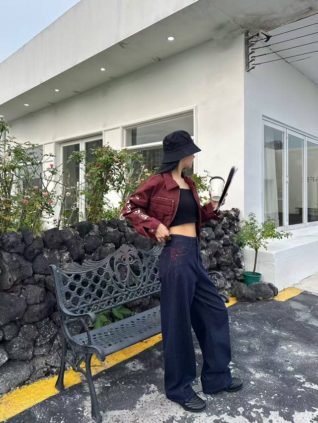 秋季新款 普洗蓝 杏色 蓝色 刺绣弯刀裤 码数：26-30
