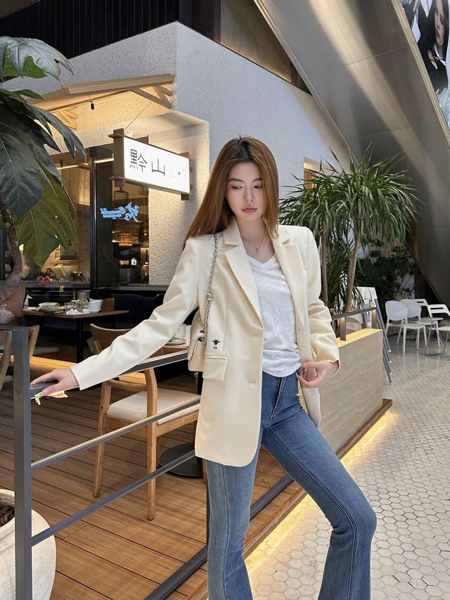 Dio* 25Ss新款西装外套 小蜜蜂刺绣装饰 搭配腰带 简约大气 高品质 两色三码Sml
