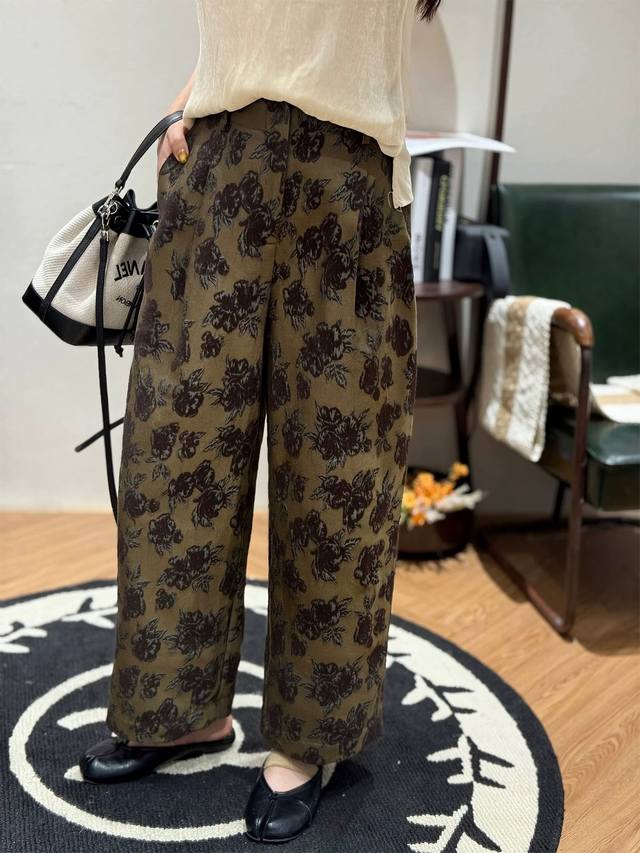 爆款羊毛混纺提花弯刀裤 底色配深棕花卉提花，宽松直筒版型藏肉显瘦，亲肤保暖，秋冬穿搭高级又时髦～ Smlxl