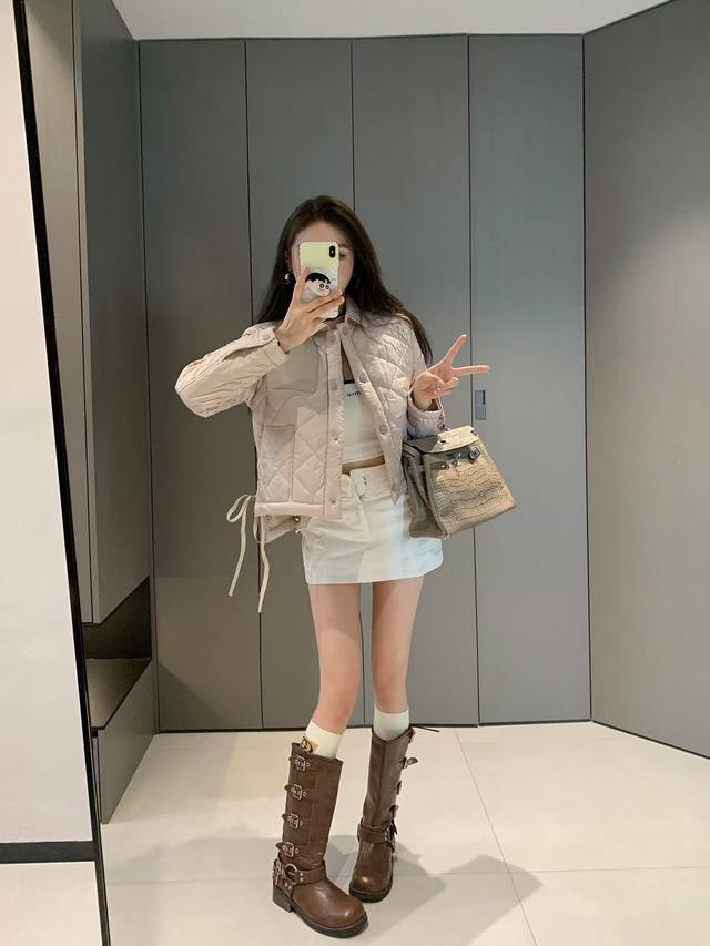 25Ss秋冬Loew*菱格行棉短款外套～独家设计款，定制Yb口袋字母，模特上身均为大货实拍，杏色黑色，Smlxl，跑量价