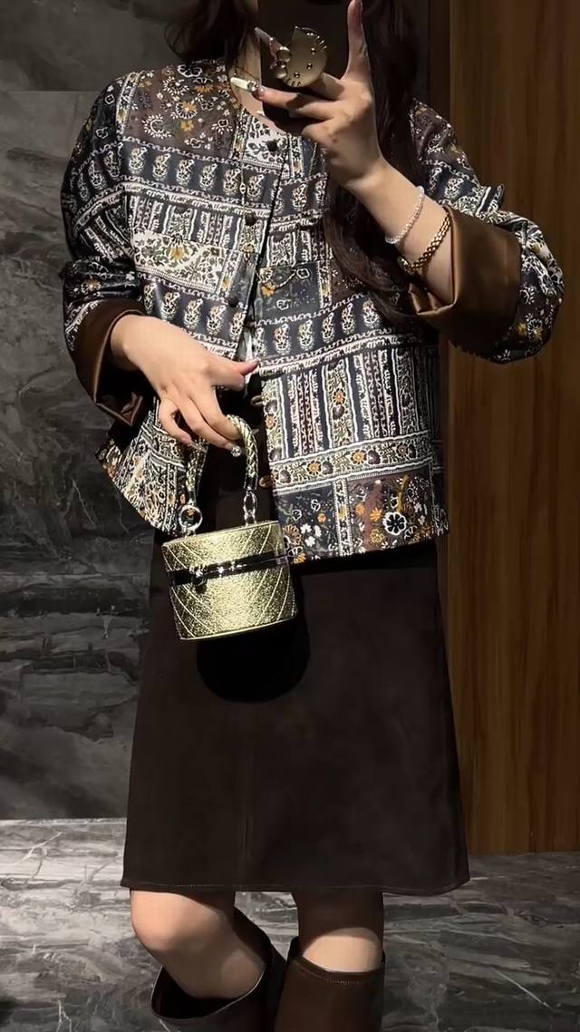 古韵印花袖口撞色拼接国风外套， 洋气又复古 优雅端正 气质满满 狠精致独特的提花工艺精湛 栩栩如生 美不可言 Smlxl