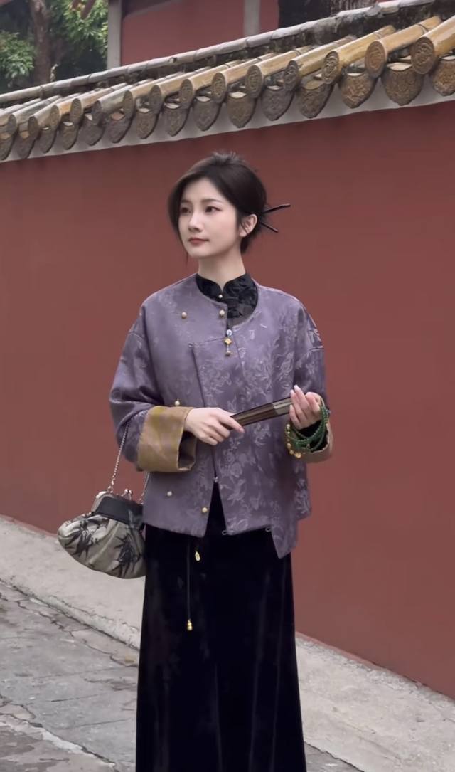 高级版大量出货 暮山浮景 新中式改良贵气老钱复古提花外套 东方美学 相思南国 新中式紫色提花翻袖圆领外套 Smlxl