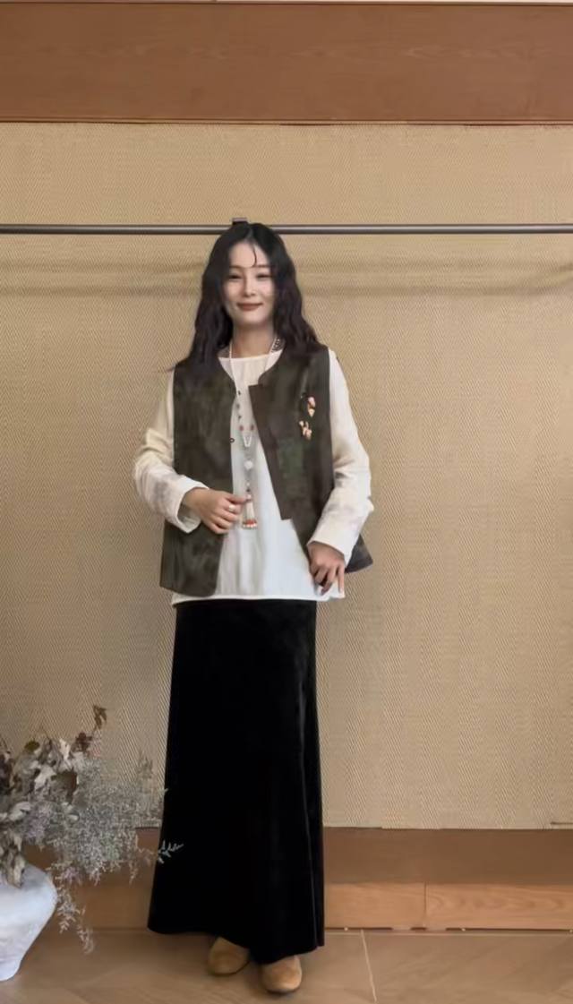 高级感奢华复古气质国风绝美马甲 晕染泼墨山水画 中式盘扣与精致配饰的组合 细节感满满东方风情 黄色 红色 Smlxl