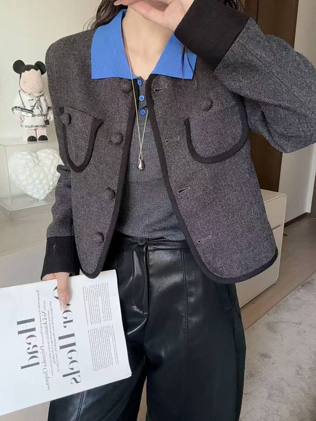 重磅高级感简约包边外套 经典简约又自带贵气感 短款剪裁口袋细节藏巧思 轻松拿捏松弛时髦感 时髦精必入 Smlxl