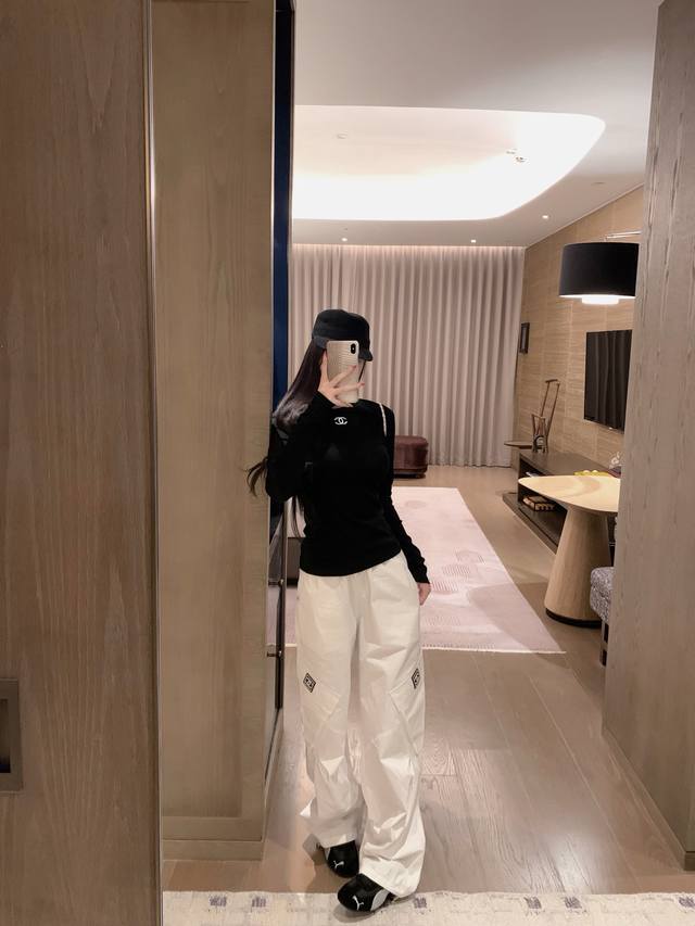 Chane*小香精致双C绣花显瘦长袖打底衫～～Sml