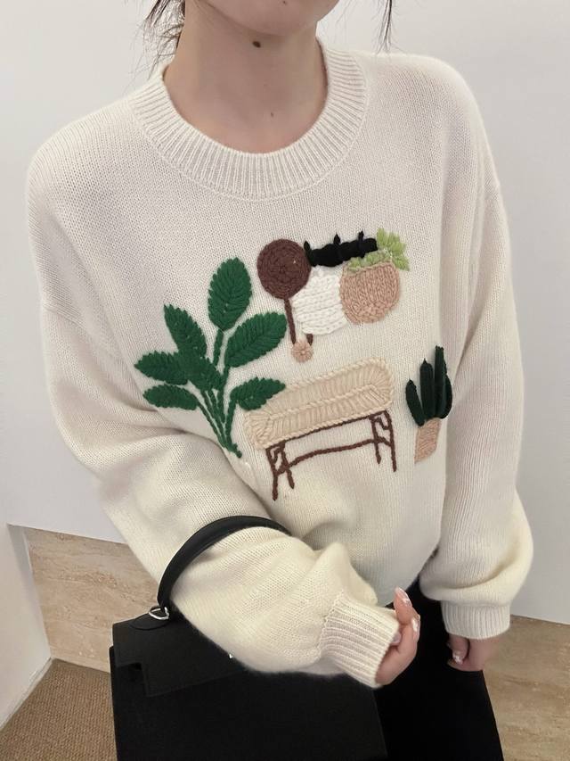 上新纯山羊绒圆领钩花长袖 均码