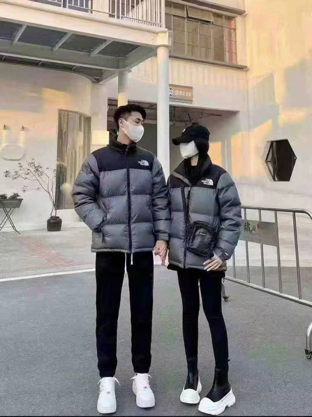 北面羽绒服 情侣穿搭真的会爱～ 谁懂啊～96羽绒服真的好好看！ 颜色也超级百搭 男女同款哦～