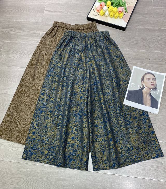 爆款时尚百搭高品色织提花匹马棉阔腿裤长裤出货啦 早秋爆款色织提花匹马棉复古百搭潮流轻奢高腰显瘦休闲阔腿裤长裤 面料：100%匹马棉 颜色：兰花 咖花 码数：S一