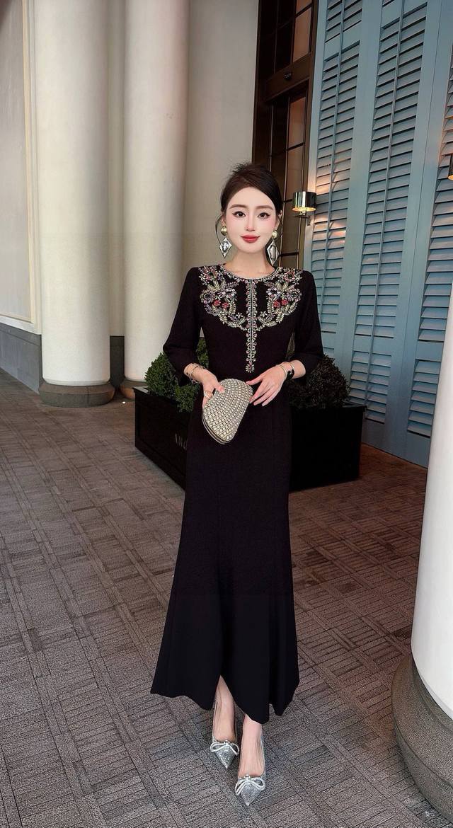 重工钉珠连衣裙 品牌：土耳其系列 面料：高端精纺 工艺：重工钉珠 颜色：红色 黑色 码数：S～Xxxl