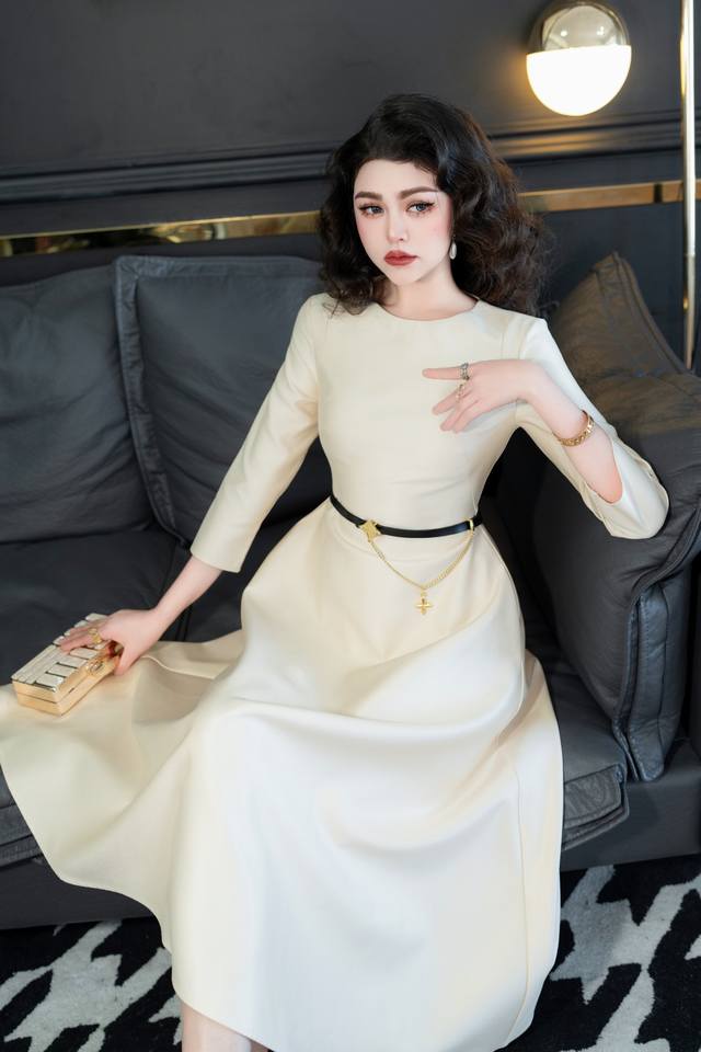 Dio*迪*奥早秋新款蝴蝶印花连衣裙，优雅完美演绎名媛范 轻松穿出女神范，简洁干净的纯色系，上身瘦到没朋友，优雅中带着一丝小时尚，强烈推荐Smlxlxxl