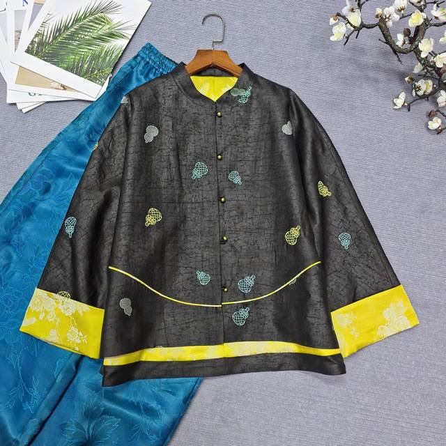 新款上新 真丝龟裂纹葫芦绣花拼接外套 大货已出 S M L