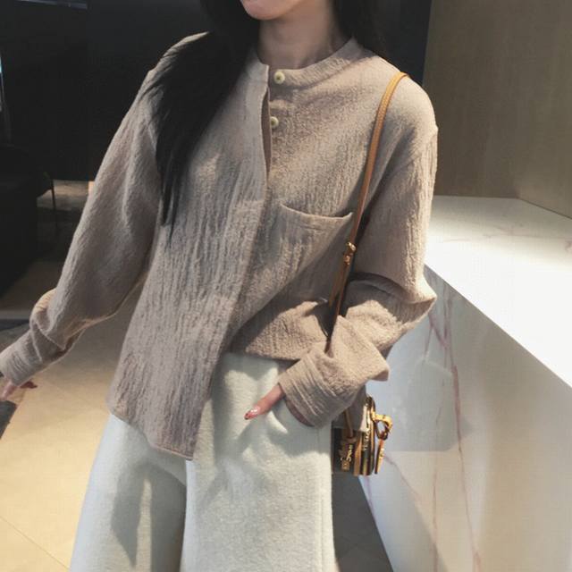 强缩羊毛圆领廓形衬衣 颜色 红色 黑色 杏灰 码数 Smlxl