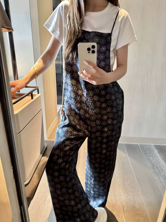 新中式松弛感老钱风高级背带裤 版型宽松 穿着自在 整体设计兼顾了日常与个性 轻松适配不同场景 Smlxl